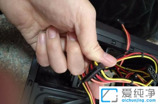 台式主机加装硬盘方法